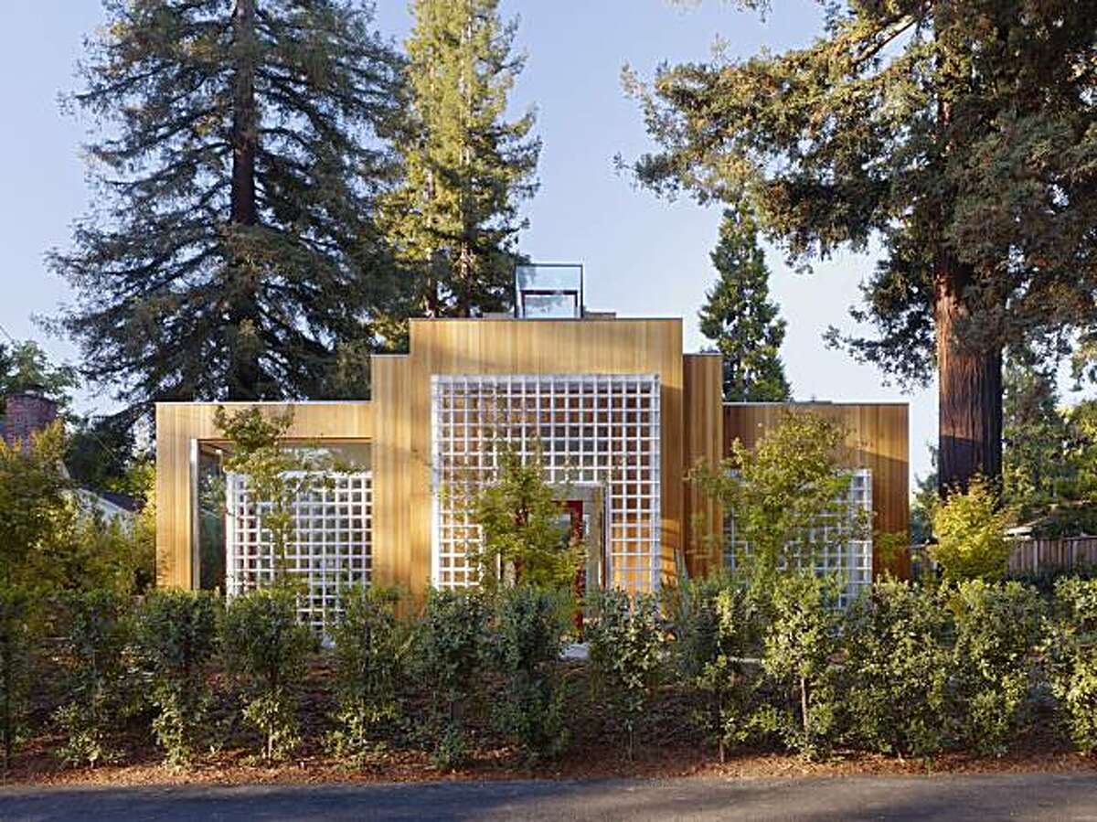 Menlo Park glass house assists with a light touch