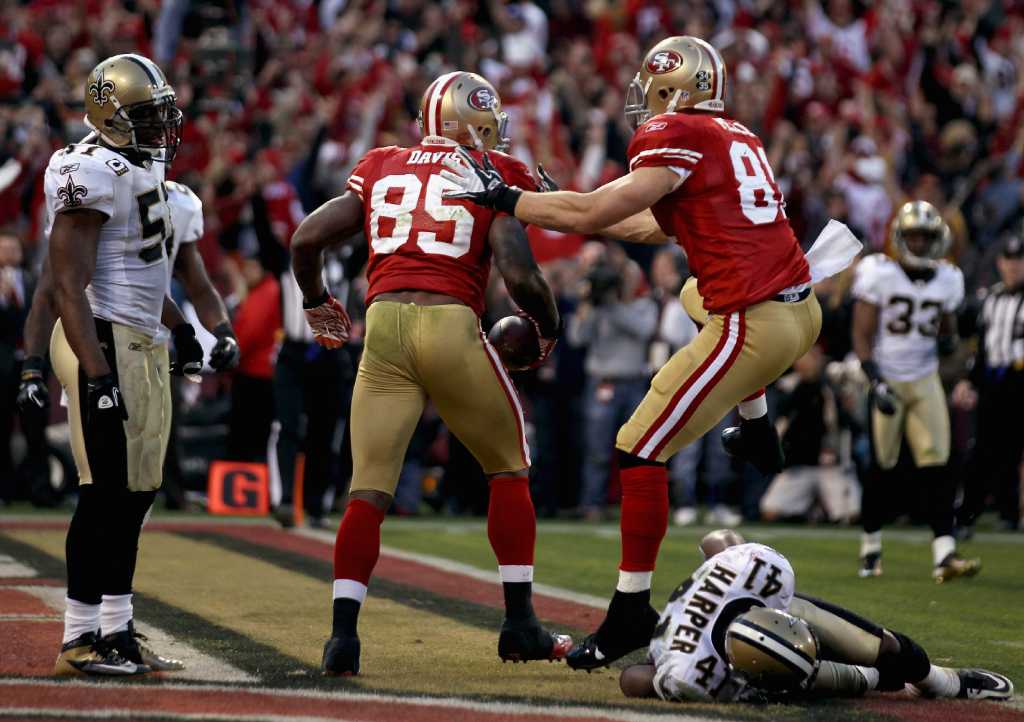 49ers' Davis puts end to Saints comeback