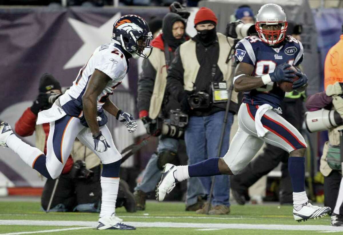 Tom Brady Leads Patriots to Win over Tim Tebow and Broncos - The New York  Times