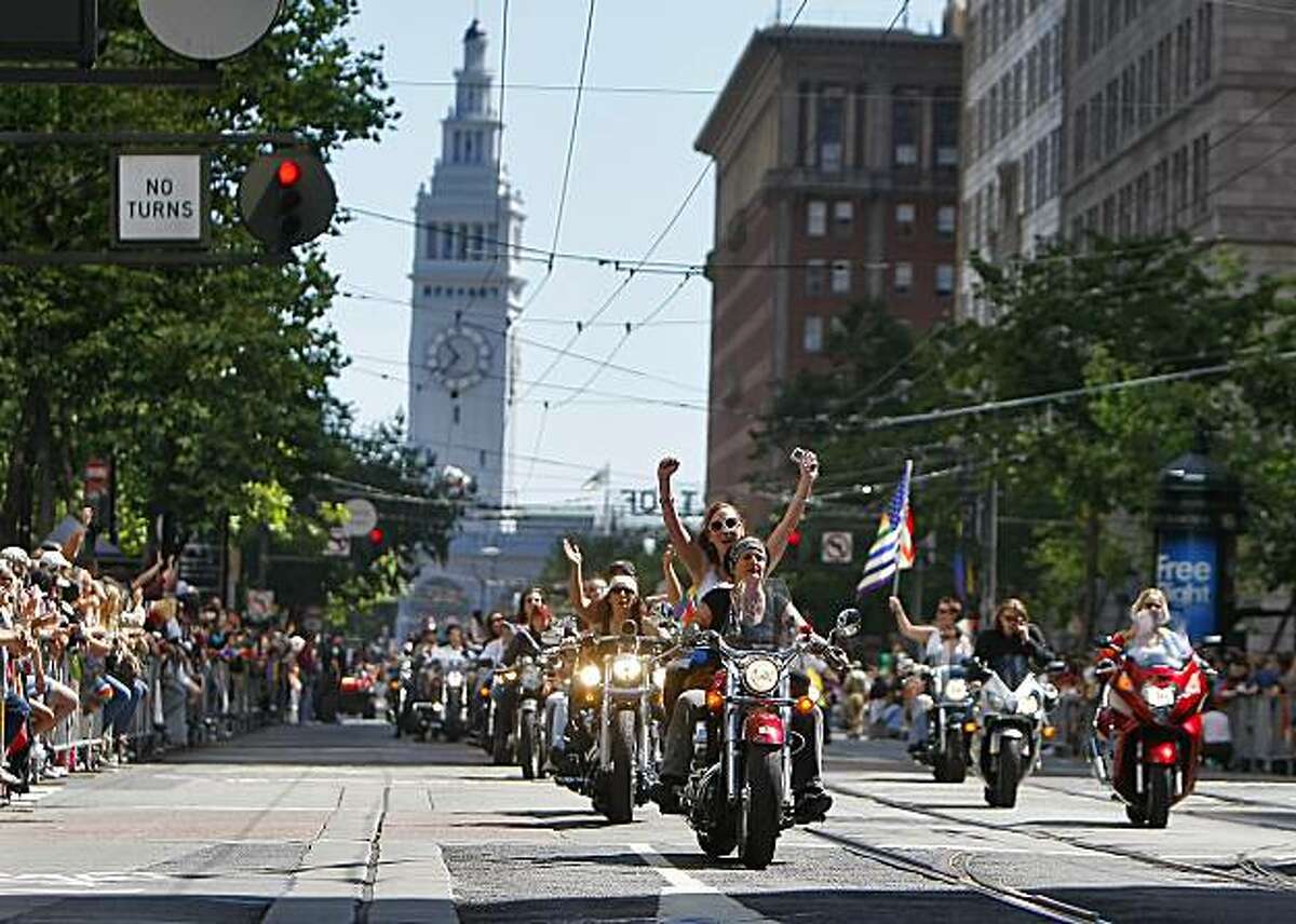 San francisco gay pride parade dykes on bikes naked