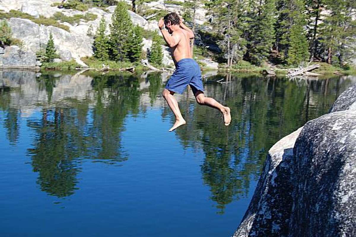 Geronimo! A great cliffjumping spot in the Sierra