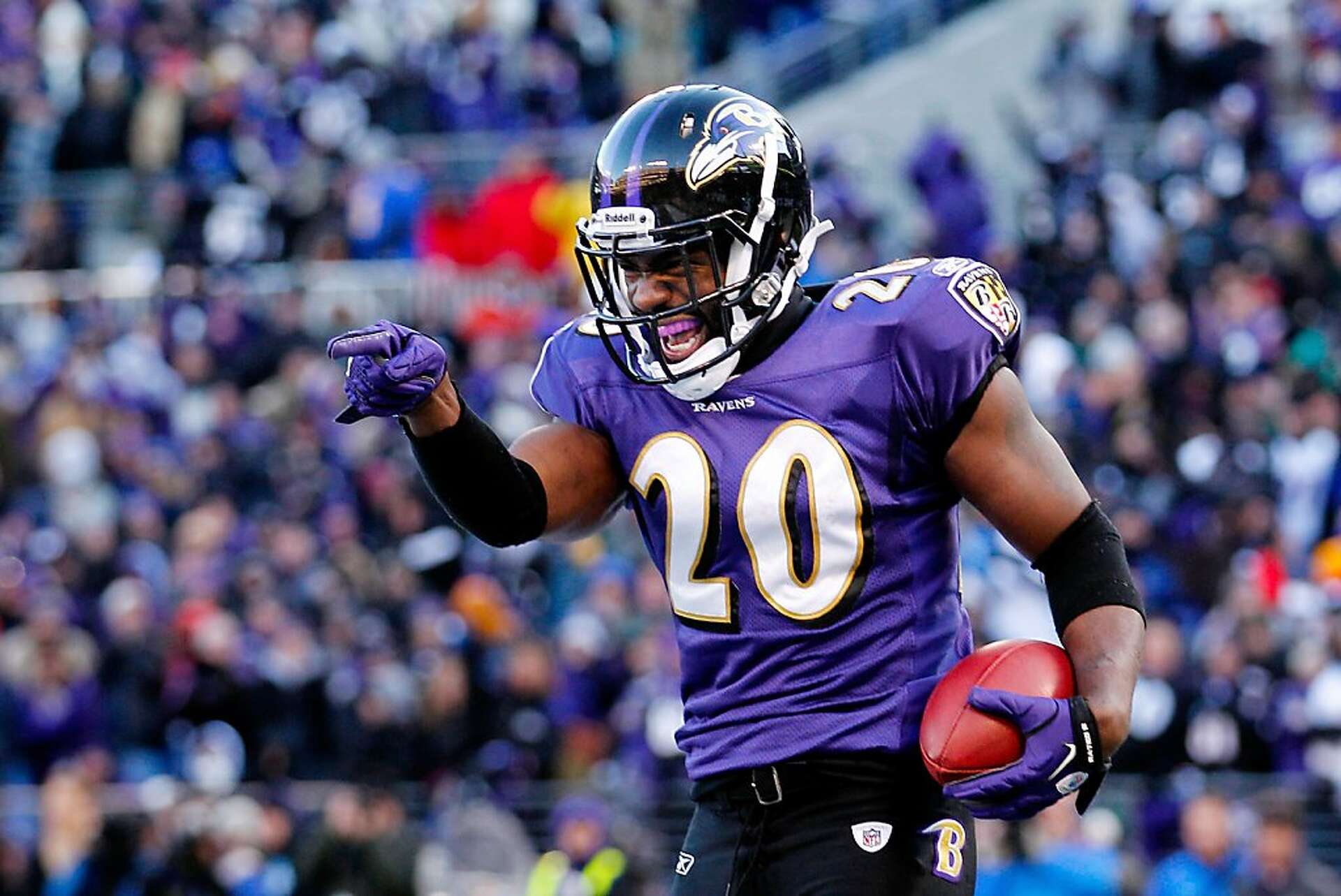 Patriots' Brady must deal with Ravens' Ed Reed