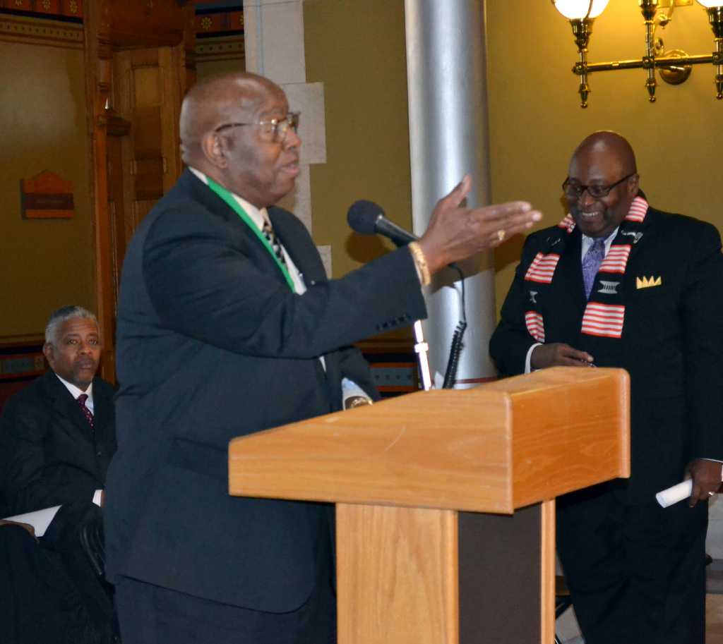 Broadview principal receives award