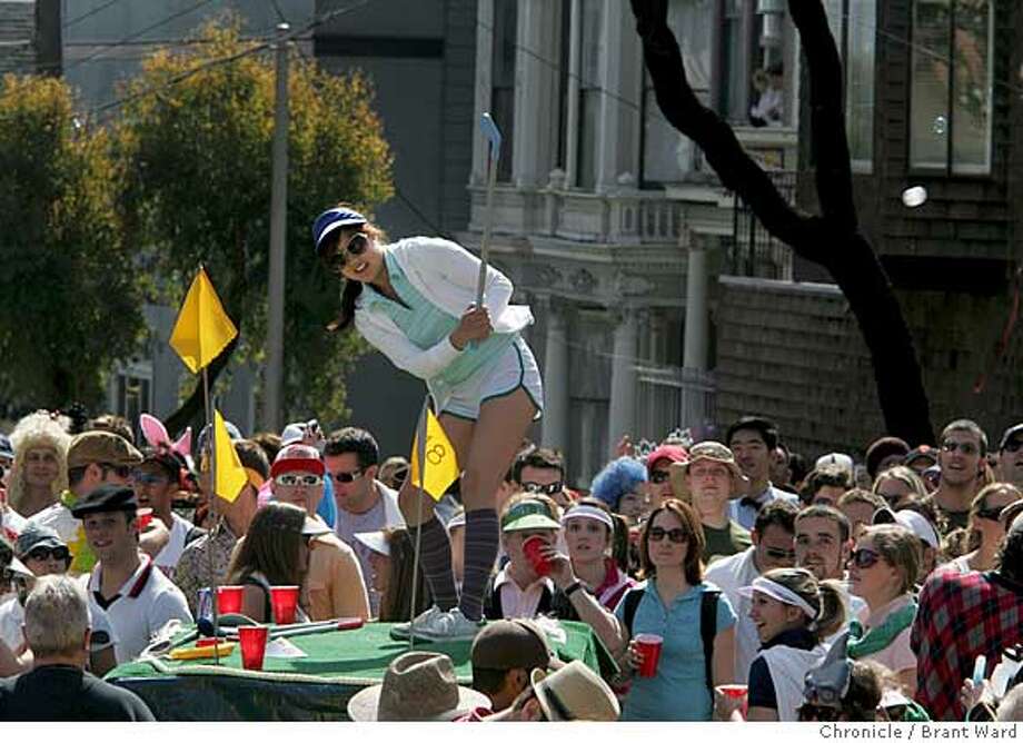 SAN FRANCISCO / 60,000 leap into Bay to Breakers / Giddy 
