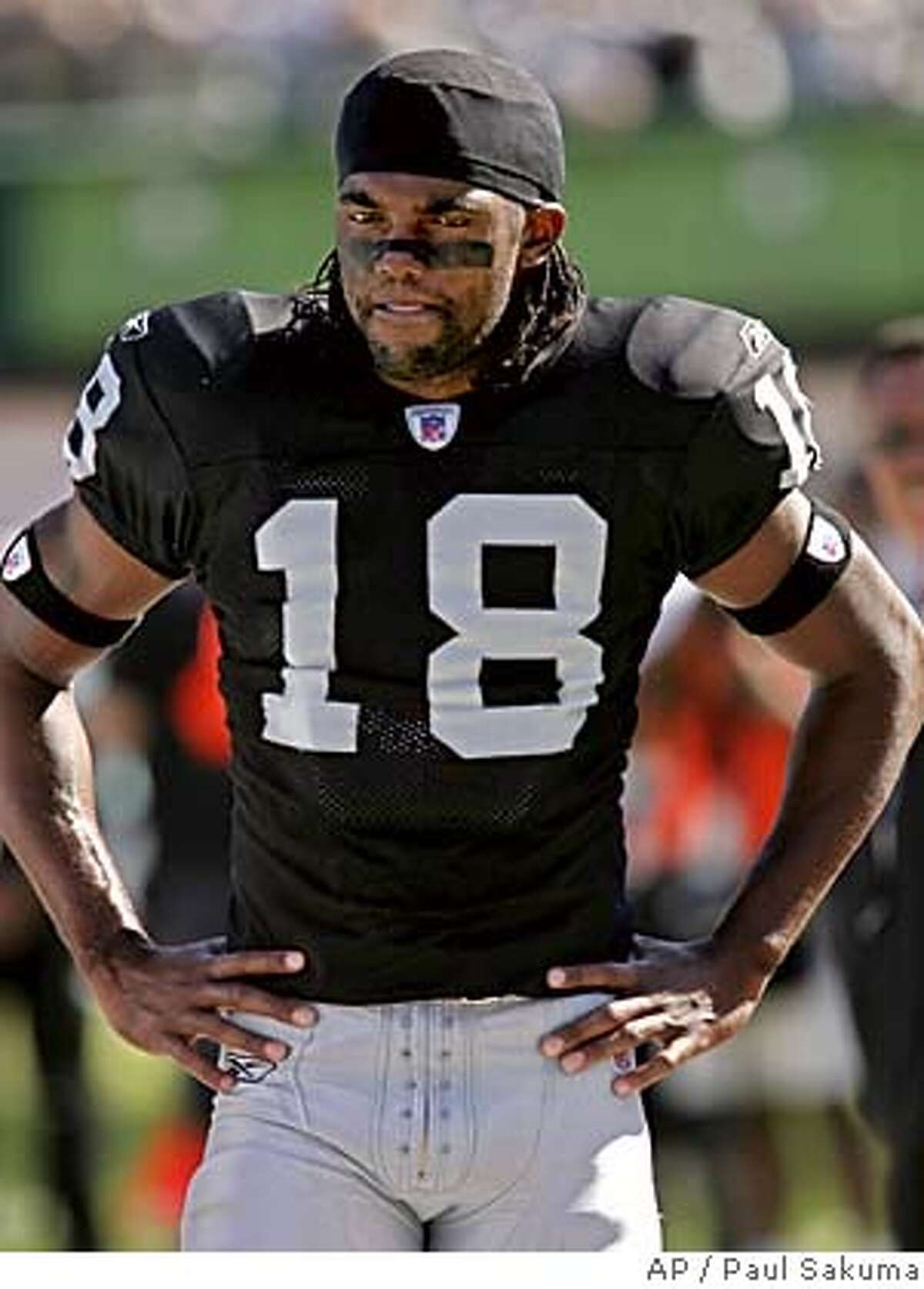 Oakland Raiders wide receiver Randy Moss grimaces on the sidelinies after injuring his groin in the first quarter against the San Diego Chargers, Sunday, Oct. 16, 2005 in Oakland, Calif. The Raiders lost to the Chargers 27-14. (AP Photo/Paul Sakuma) Ran on: 10-18-2005 Randy Moss is averaging an NFL-best 24.5 yards per reception. Ran on: 10-18-2005 Medicare Web site test at senior center Ran on: 10-18-2005 Randy Moss is averaging an NFL-best 24.5 yards per reception.