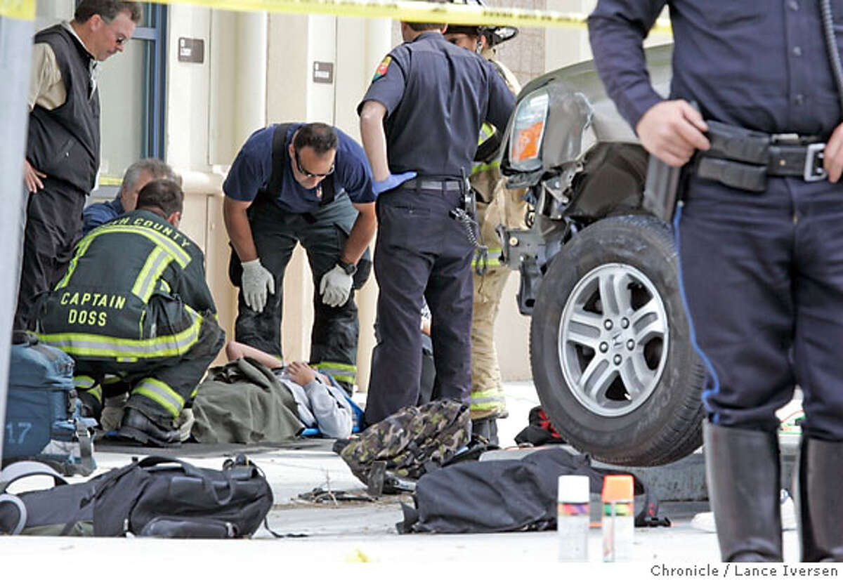 BELMONT / Terrifying crash as SUV hits students at bus stop / 4