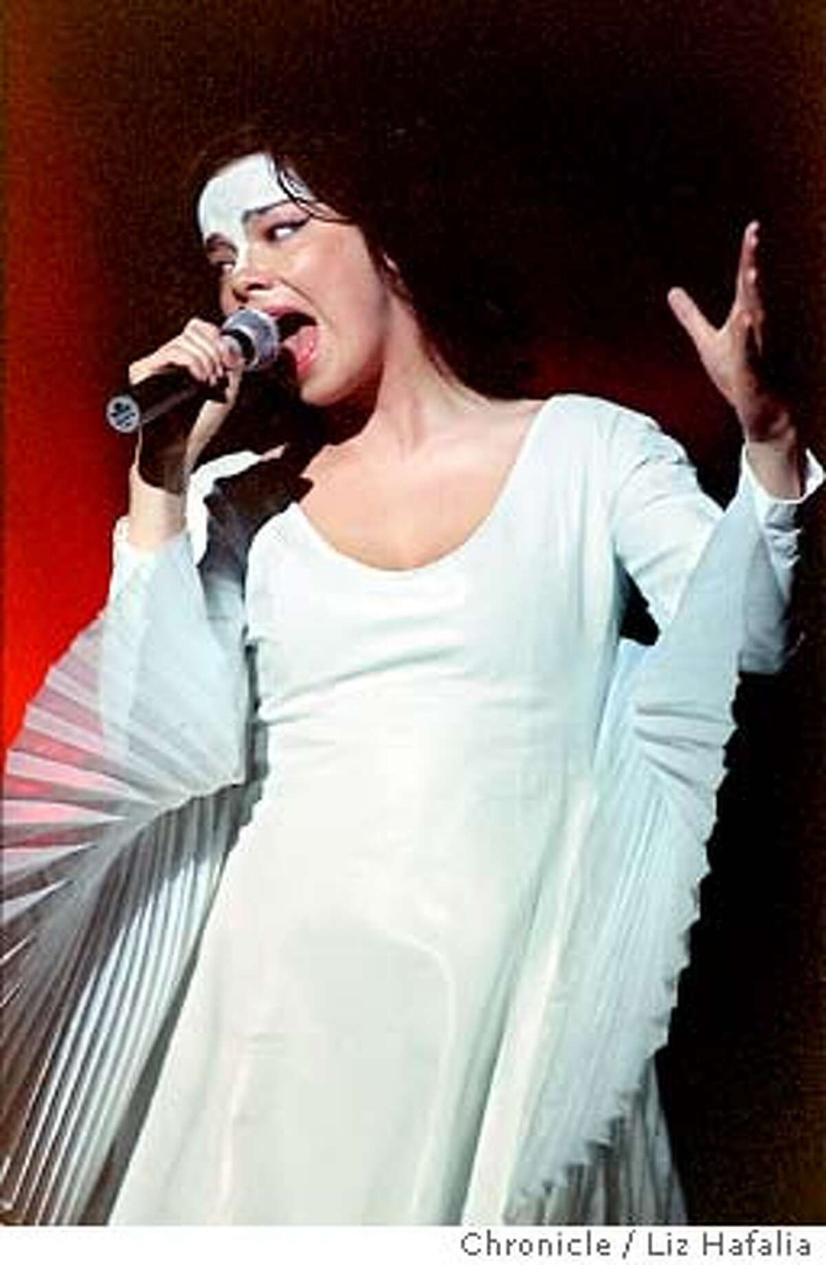 BJORK/C/21MAY98/DD/LH--Icelandic singer, Bjork at the Warfield Theater in SF. Photo by Liz Hafalia /The Chronicle