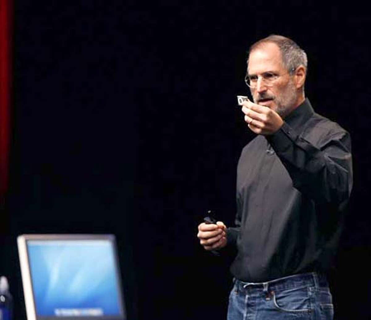 APPLE13_004_CAG.JPG Steve Jobs holds the new iPod Shuffle. Apple unveils its latest iPod and iTunes upgrades and devices at a special event Tuesday, September 12, 2006, in San Francisco, Ca. Photo by Carlos Avila Gonzalez/The San Francisco Chronicle Photo taken on 9/12/06, in San Francisco, CA, USA **All names cq (source) MANDATORY CREDIT FOR PHOTOG AND SAN FRANCISCO CHRONICLE/NO SALES-MAGS OUT