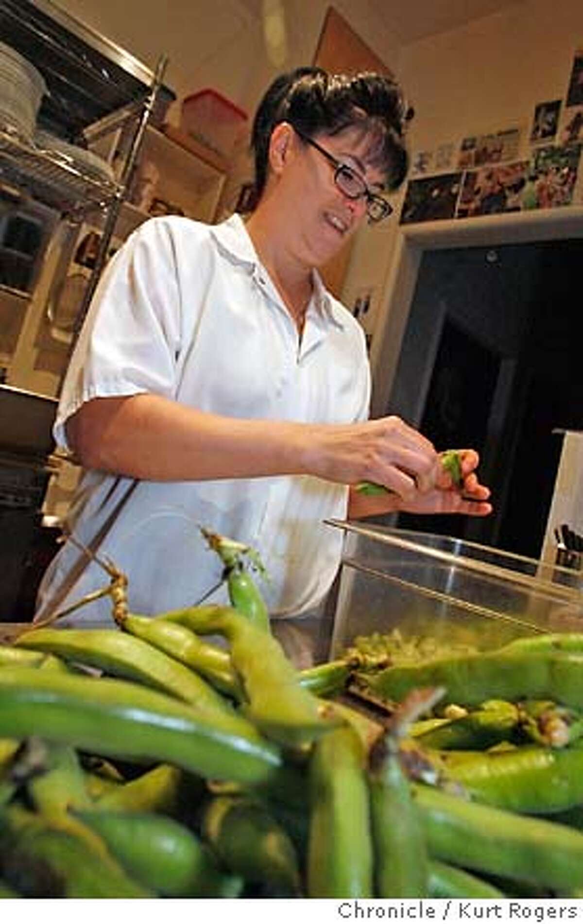 Christine Mullen the Chef at Cav on Market St Prepping Fava beans inn the kitchen. THURSDAY, APRIL 19, 2007 KURT ROGERS SAN FRANCISCO THE CHRONICLE KURT ROGERS/THE CHRONICLE SEASONAL25_0026_kr.jpg MANDATORY CREDIT FOR PHOTOG AND SF CHRONICLE / NO SALES-MAGS OUT