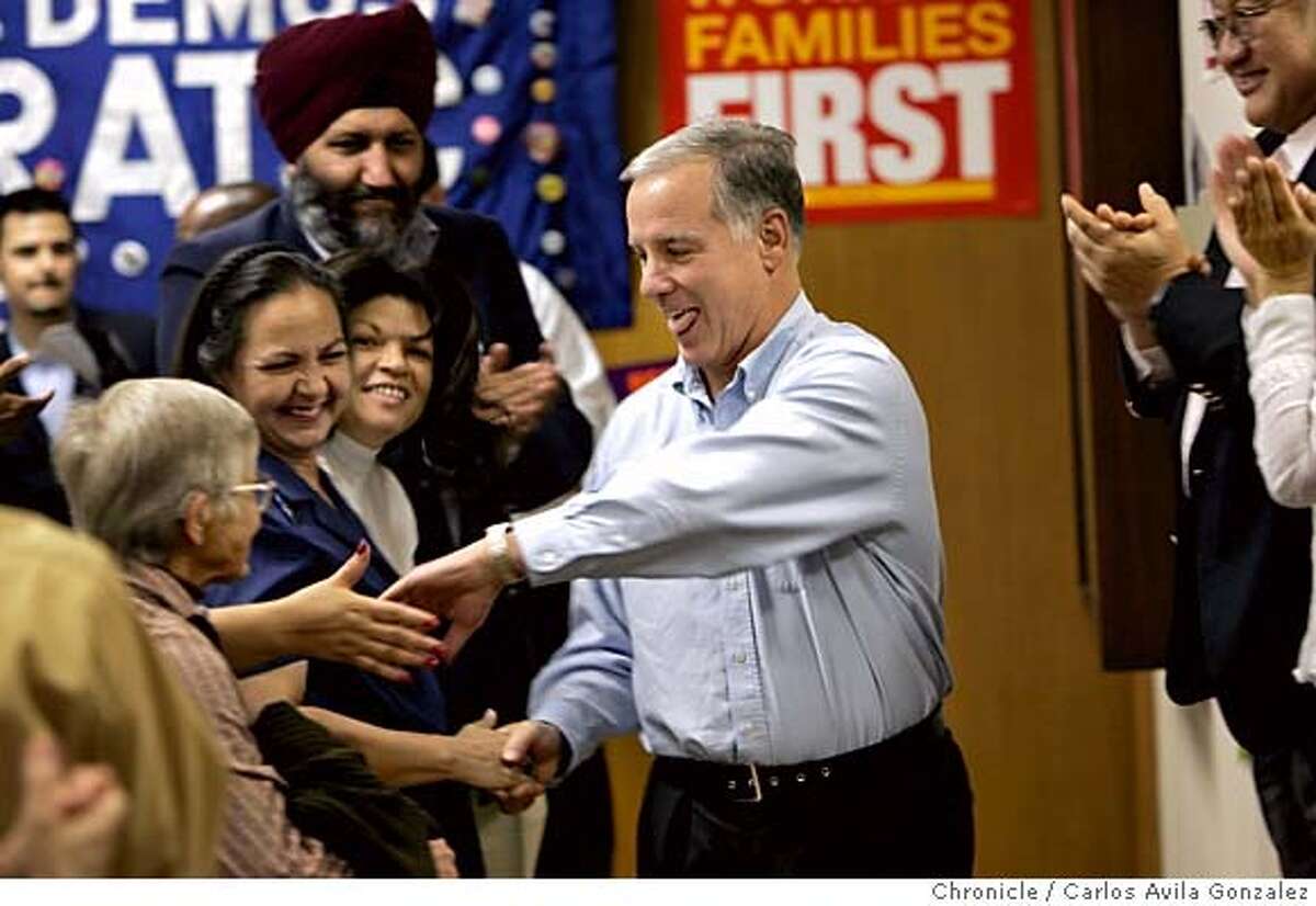 DEAN17_001_CAG.JPG DNC Chairman Howard Dean greets supporters at the UFCW Union Hall in Hayward, Ca., on Sunday, October 16, 2005, before rallying Northern California Democrats against Governor Schwarzenegger�s Special Election plans for California. Photo by Carlos Avila Gonzalez/The San Francisco Chronicle Photo taken on 10/16/05, in San Francisco, Ca.