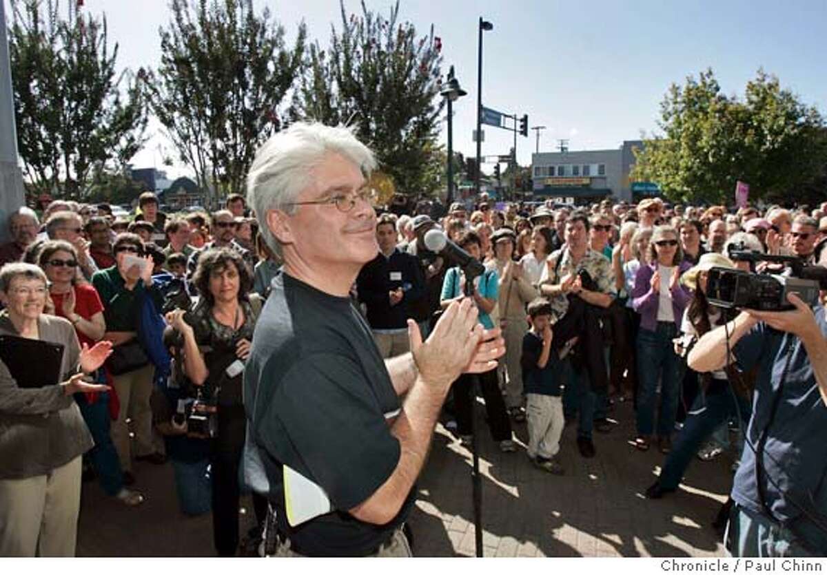 keplers09_050_pc.jpg Store owner Clark Kepler thanks the crowd of hundreds who gathered to celebrate his bookstore's reopening. Kepler's bookstore reopens on 10/8/05 in Menlo Park, Calif. after local residents and customers raised funds to convince owner Clark Kepler to stay in business. The popular independent bookstore has been in business for 50 years. PAUL CHINN/The Chronicle MANDATORY CREDIT FOR PHOTOG AND S.F. CHRONICLE/ - MAGS OUT