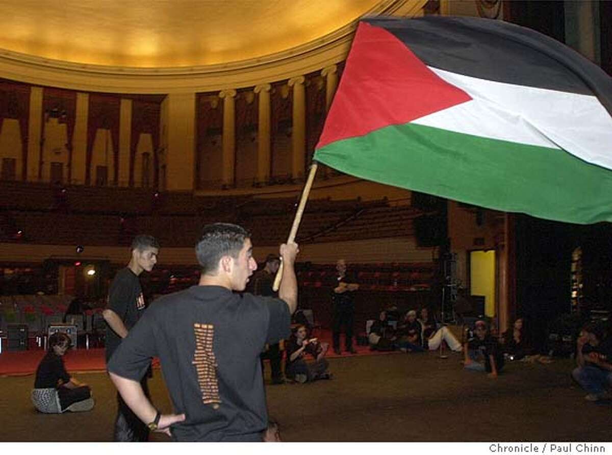 Bleak Palestinian Refugee Camp Inspires A Beautiful Spectacle / Teen ...