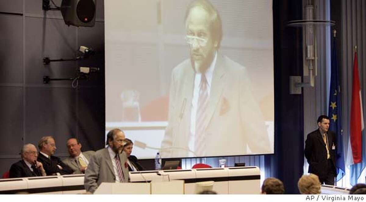 Chairman of the Intergovernmental Panel on Climate Change Rajendra Pachauri, center, presents a report on climate change at the EU Charlemagne building in Brussels, Friday April 6, 2007. An international global warming conference approved a report on climate change Friday, chairman Rajendra Pachauri said, after a contentious marathon session that saw angry exchanges between diplomats and scientists who drafted the report. (AP Photo/Virginia Mayo)