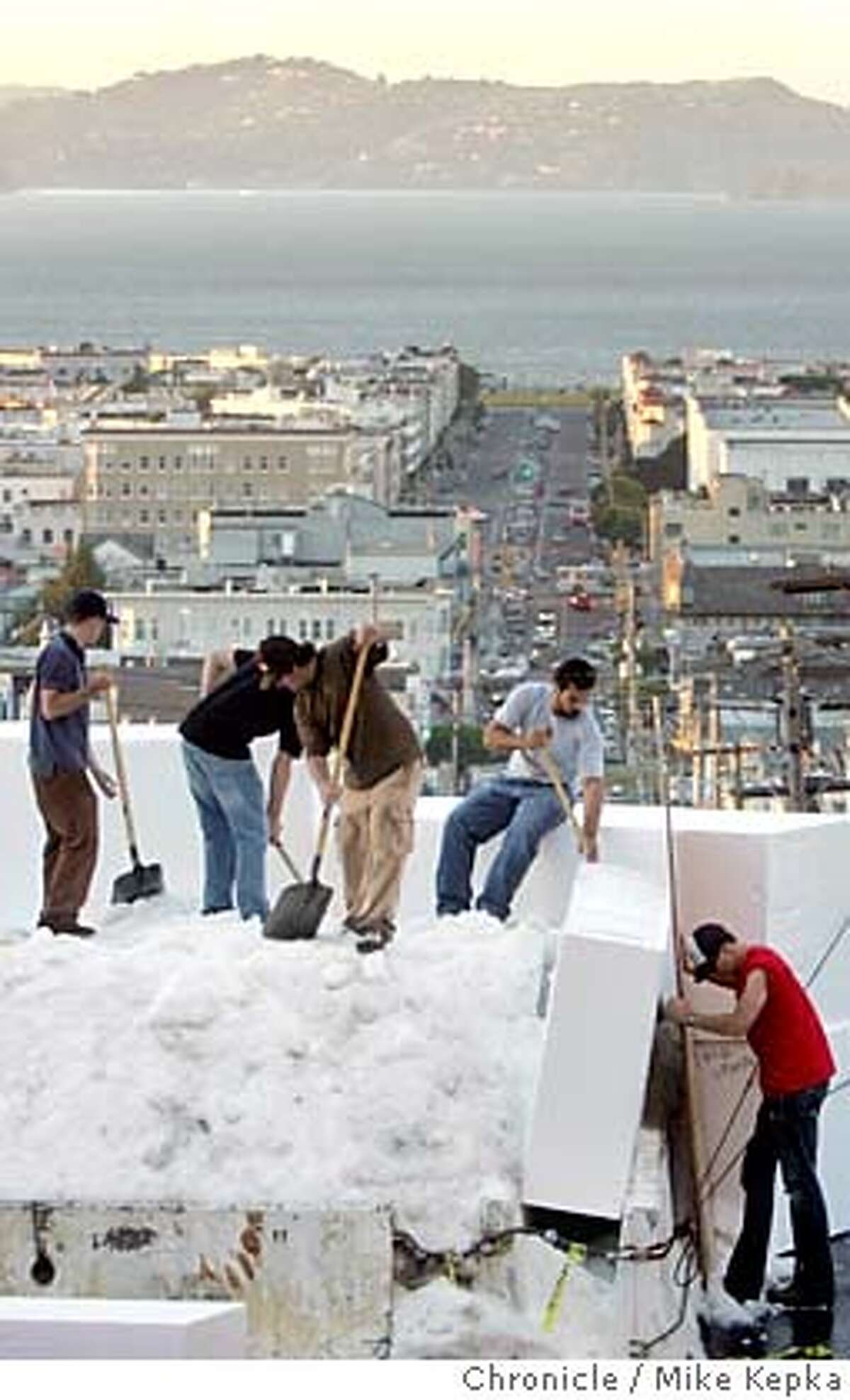 Thousands show up to see snow on Fillmore Street