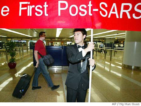 SARS cloud lifting / Airlines cut fares, add flights to tempt travelers ...