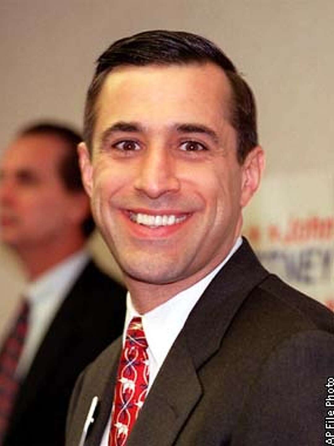 Issa may run after giving to Davis recall / Analysts say GOP ...