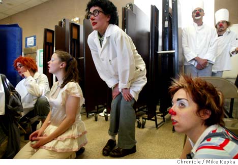 Summa clown laude / Oakland student of Clown Conservatory hopes to ...