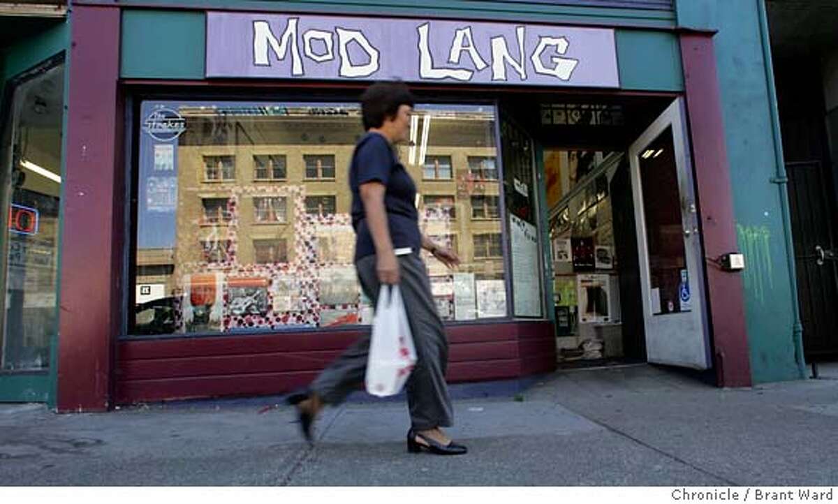 mod487_ward.jpg Mod Lang on upper University Avenue has a great location right next to UC Berkeley. Paul and Naomi Bradshaw own the Berkeley record store Mod Lang on University Avenue. It is one of the more unusual record stores in the Bay Area. Brant Ward 8/31/05