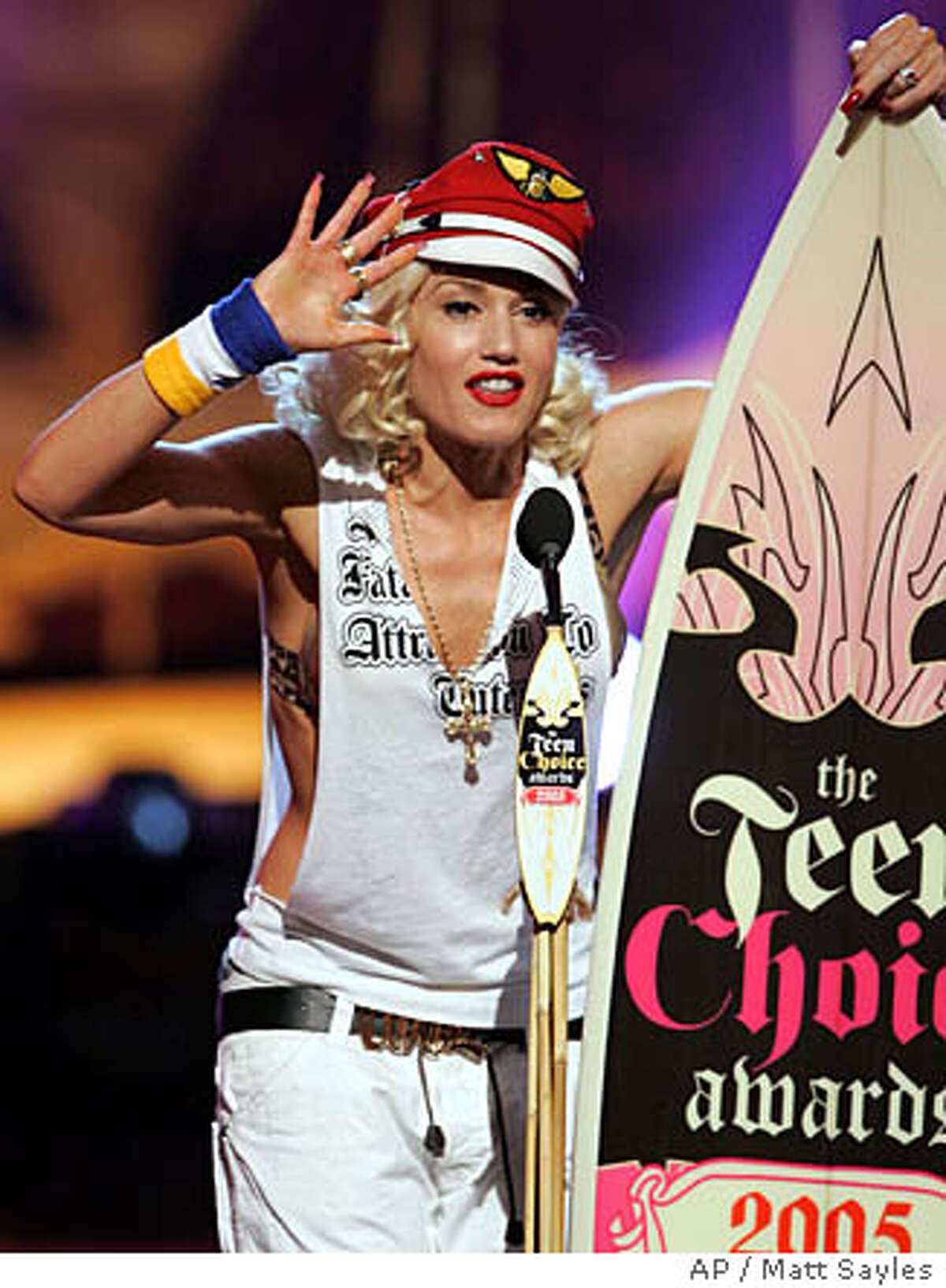 Gwen Stefani Angry At Vma Performance Snub Is Kirsten Dunst Pregnant Jude Law Snapped Naked