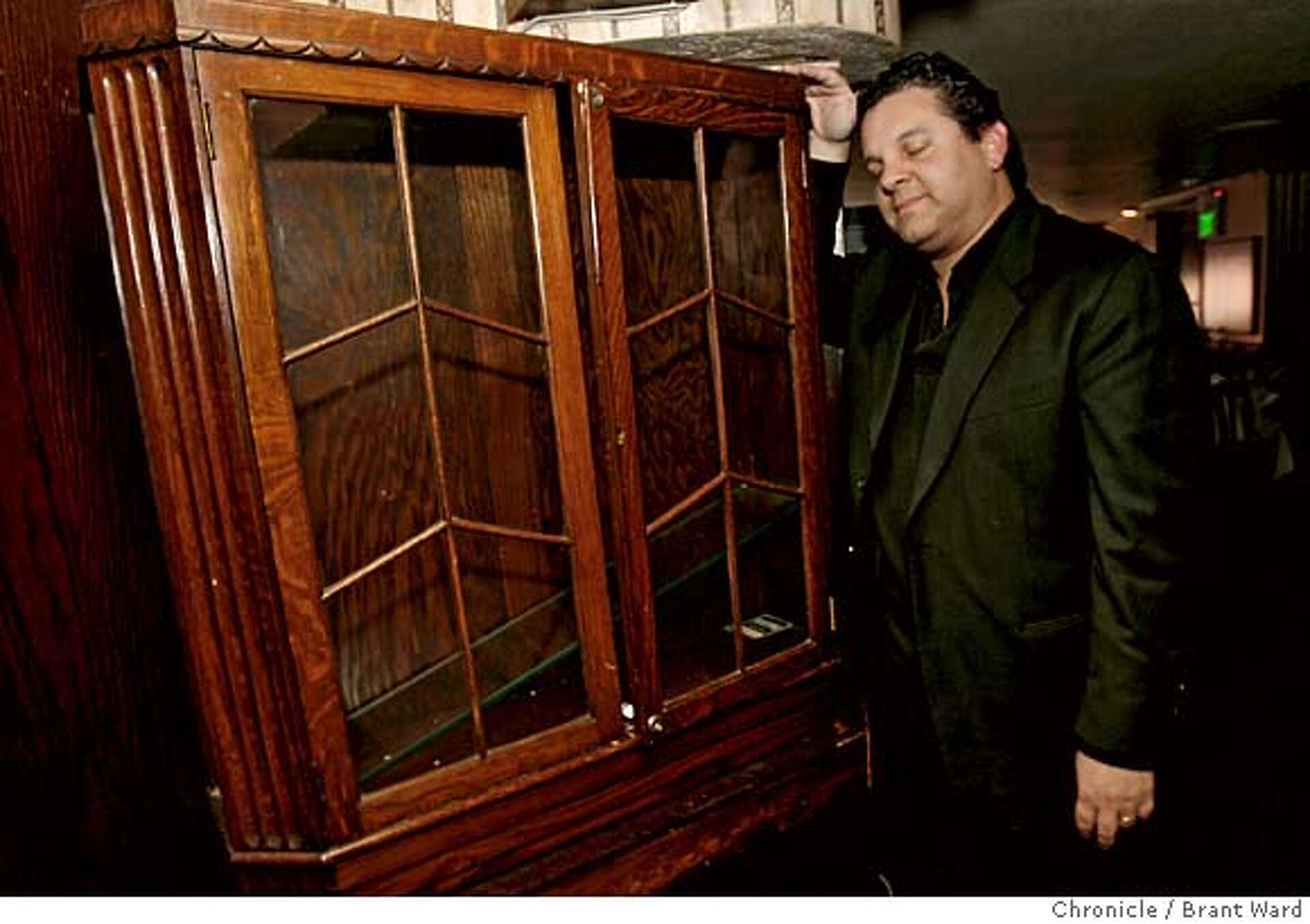 Maltese Falcon flies the coop / Copy of famed statuette long a