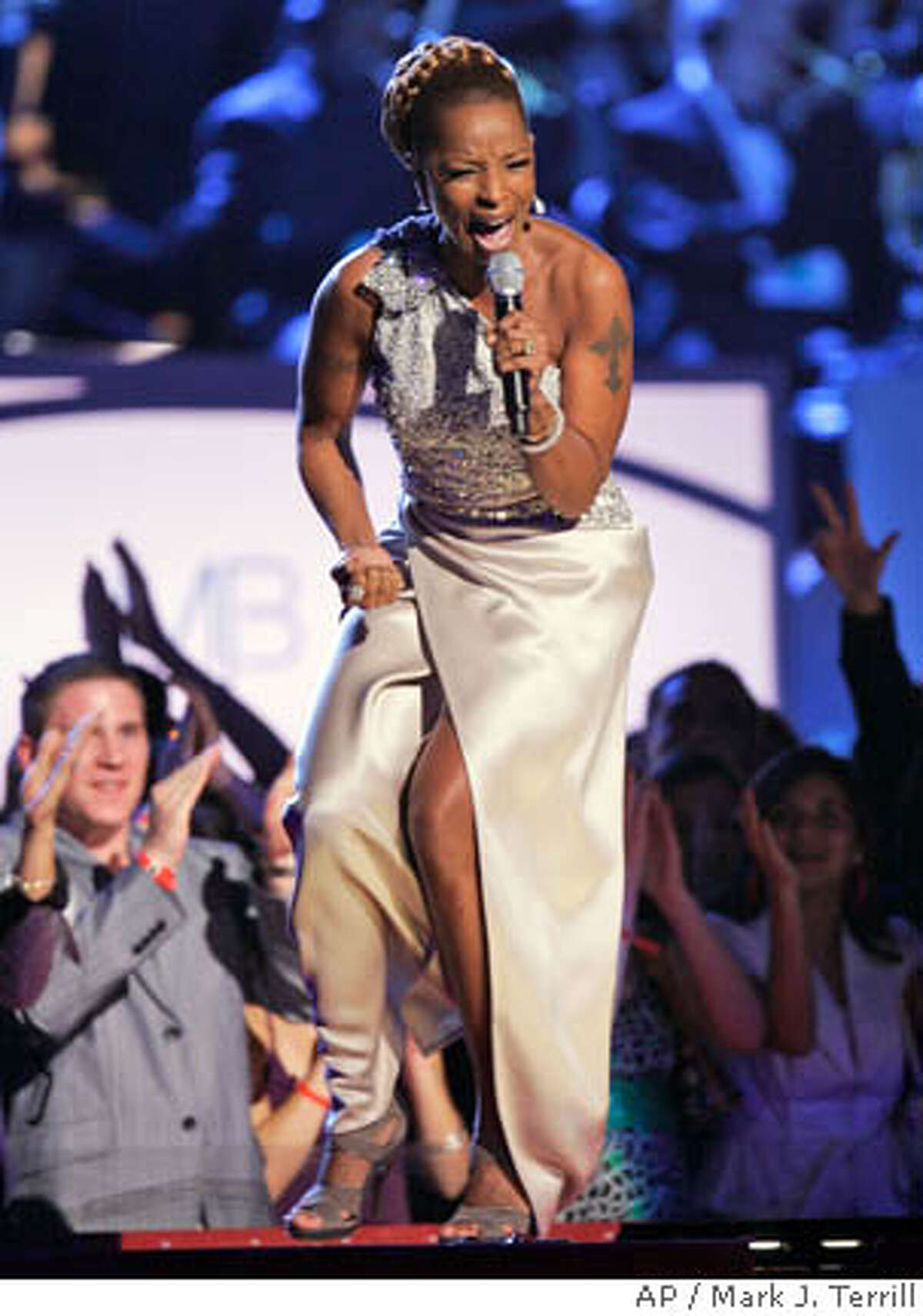 The 49th Grammy Awards Mary J Blige Dixie Chicks Triumph At A Grammys Once Again Stuck In