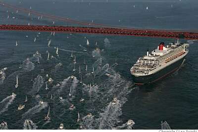 Queen S Grand Entrance To Bay The Largest Ship Ever To Sail To San Francisco Comes Calling The Scene Ashore Beaches Bridges Hills Become Vista Points For Thousands