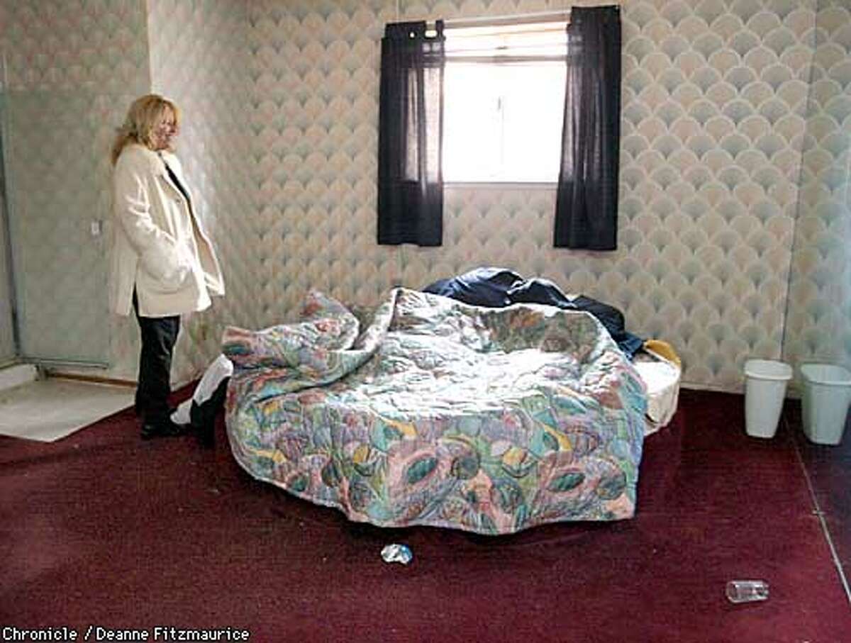 Desert's allure may replace Mustang Ranch's charms / Exworkers fight U