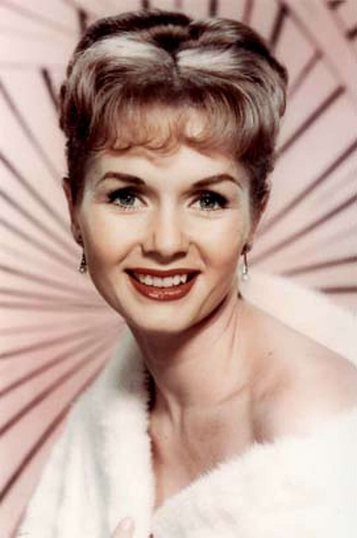 Debbie Reynolds keeps on singin' and dancin' no matter what blows life ...