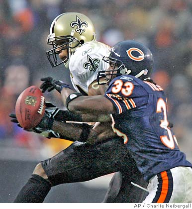 Chicago Bears' Brian Urlacher (54) holds up the NFC Championship Trophy  after the Bears beat the New Orleans Saints 39-14 in the NFC Championship  game at Soldier Field in Chicago on January