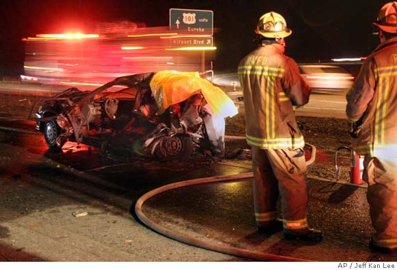 SANTA ROSA / Car crashes into stalled traffic - 4 die