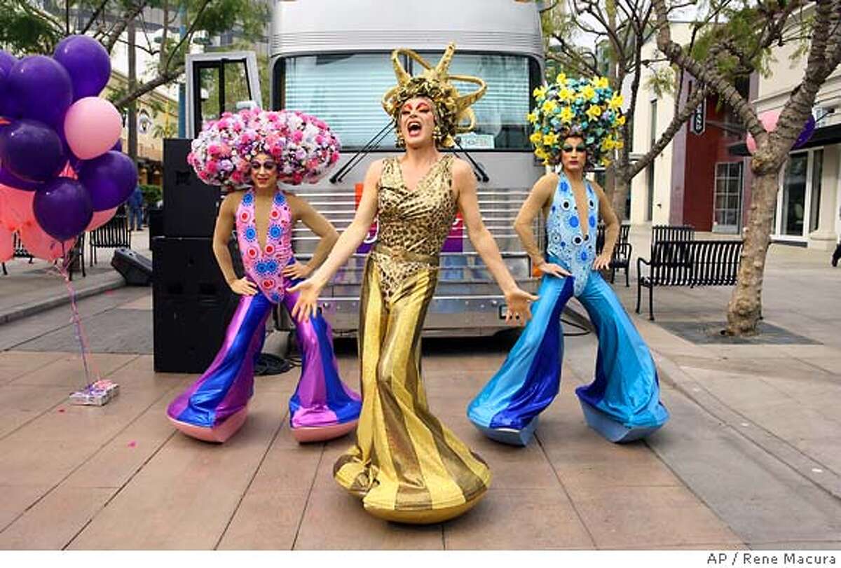 Drag queens rule Sydney in musical based on hit film