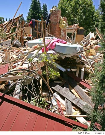 Dad trapped, 2 children injured after home gas explosion