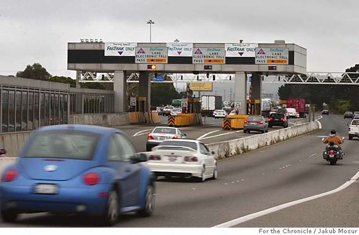 OAKLAND / 3 new FasTrak lanes seem to improve flow / Bay Bridge toll ...