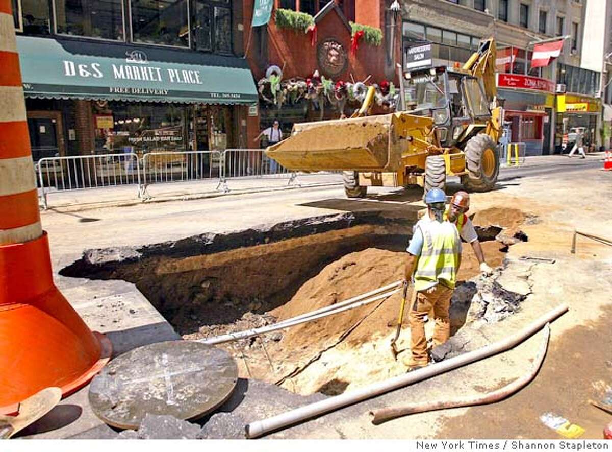 A chasm in Manhattan / Big hole in the street is talk of the town