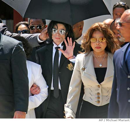 BACK TO NEVERLAND / Michael Jackson acquitted of molesting teenage boy