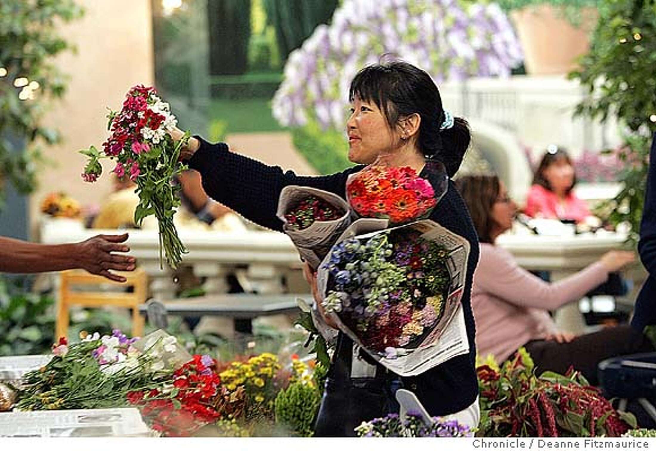 Blooms by the bay / Half Moon Bay flower market keeps growers in touch with local consumers