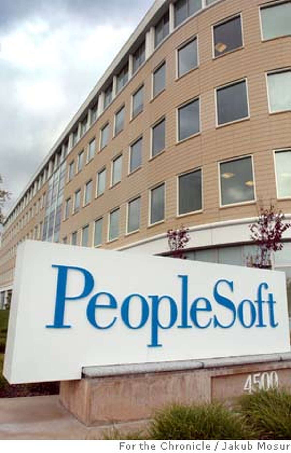 PEOPLESOFT_01.JPG A PeopleSoft sign at the company's headquarters in Pleasanton, Calif. after the business software maker accepted a sweetened $10.3 billion acquisition offer from rival Oracle Corp., ending a bitter, 18-month hostile takeover battle, on December 13, 2004. Event on 12/13/04 in Pleasanton. JAKUB MOSUR / The Chronicle MANDATORY CREDIT FOR PHOTOG AND SF CHRONICLE/ -MAGS OUT