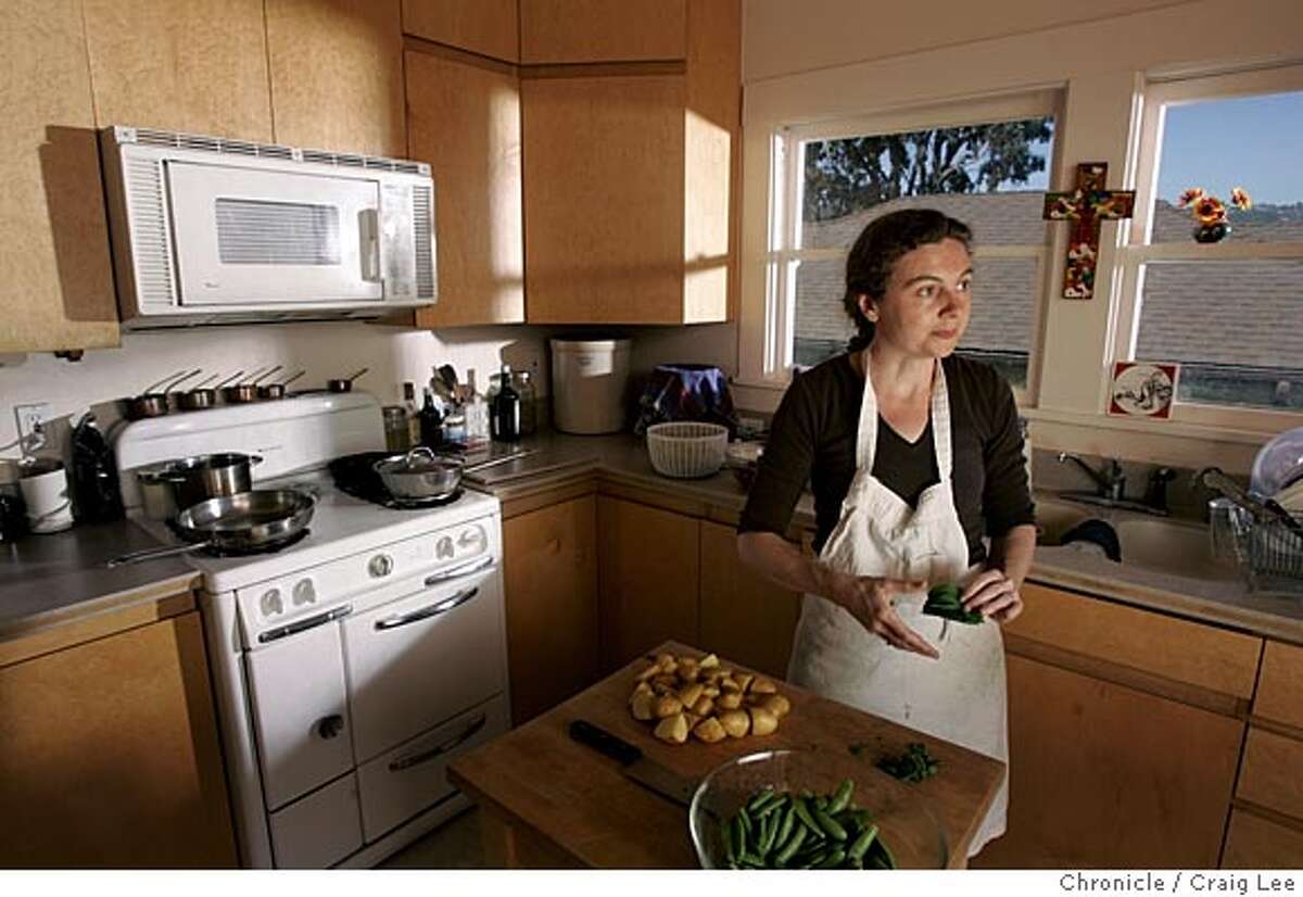 Photo of Jessica Prentice preparing food in her kitchen. Cooking with Jessica Prentice, the cookbook author who is promoting "cooking in the foodshed" month. In other words, using only ingredients that are grown within a 100-mile radius of San Francisco. Event on 5/24/05 in Berkeley. Craig Lee / The Chronicle