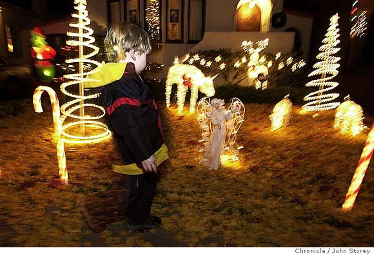 lights_253_jrs.jpg Pictures of houses decorated with Christmas lights on Thompson Street in Alameda. Paul Snider, 3, of Alameda looks at the lights. 12/8/03 in Alameda. JOHN STOREY / The Chronicle