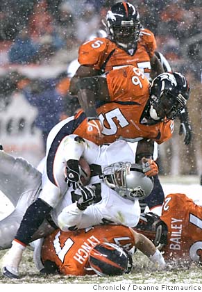 NFL-Denver Broncos at Oakland Raiders-Oct 17, 2004