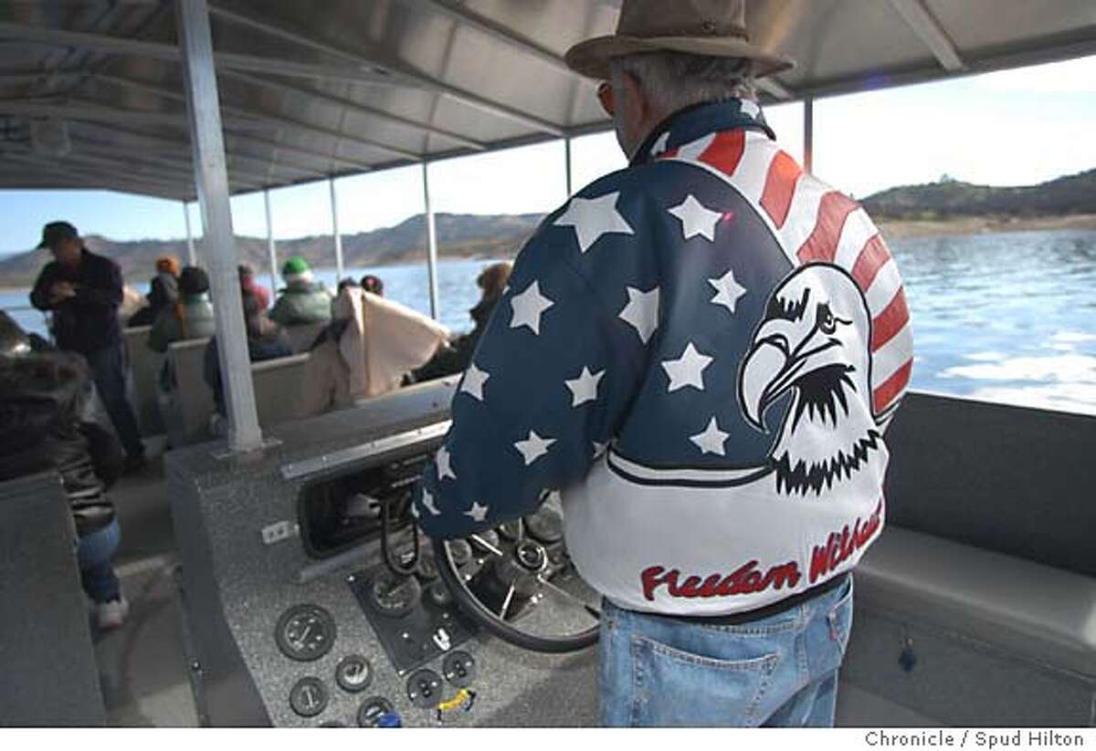 Bald eagles close up and close by / Boat tours near Fresno offer