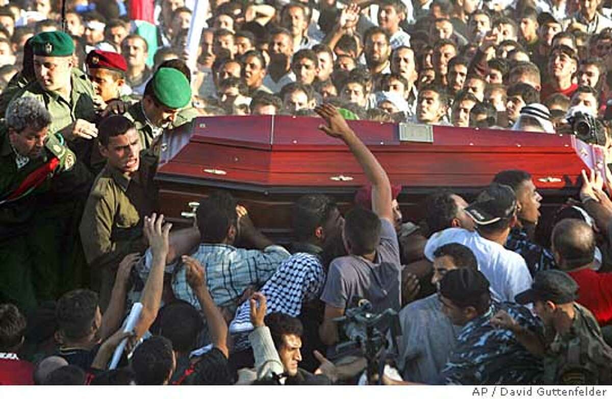Grieving crowds mark Arafat's burial / Near chaos erupts as