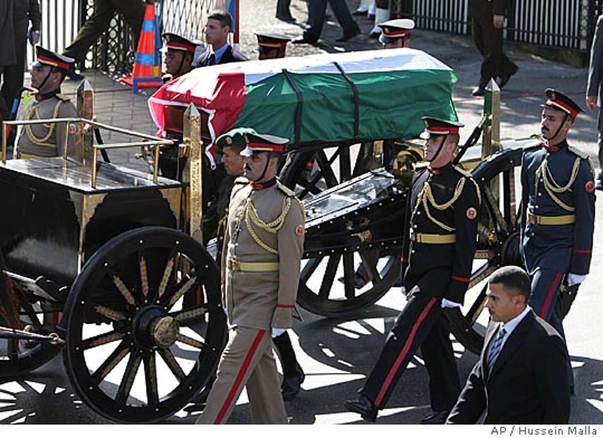 Grieving crowds mark Arafat's burial / Near chaos erupts as