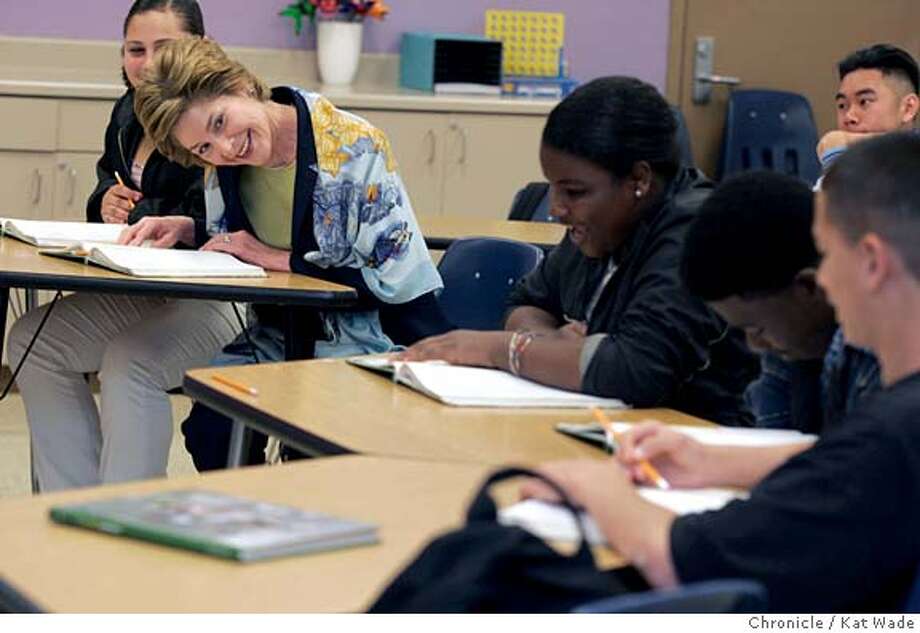 ALAMEDA / Laura Bush gives teachers high marks / Reading program at