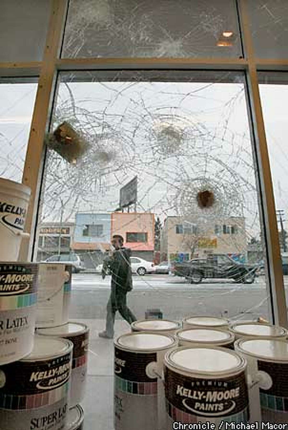 Oakland police defend response to postgame riot / Critics say cops should have halted mayhem