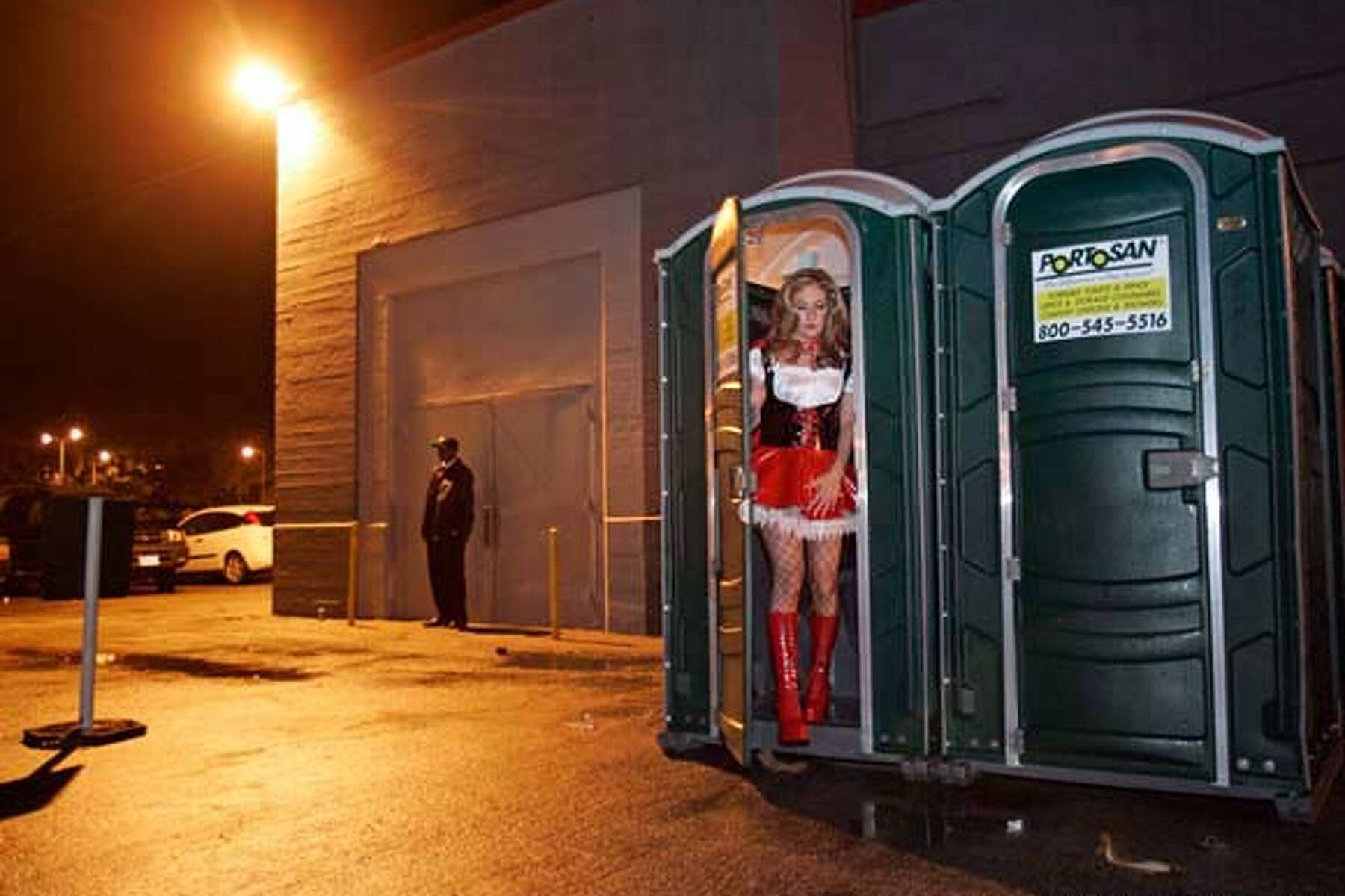 exhibitionists, voyeurs