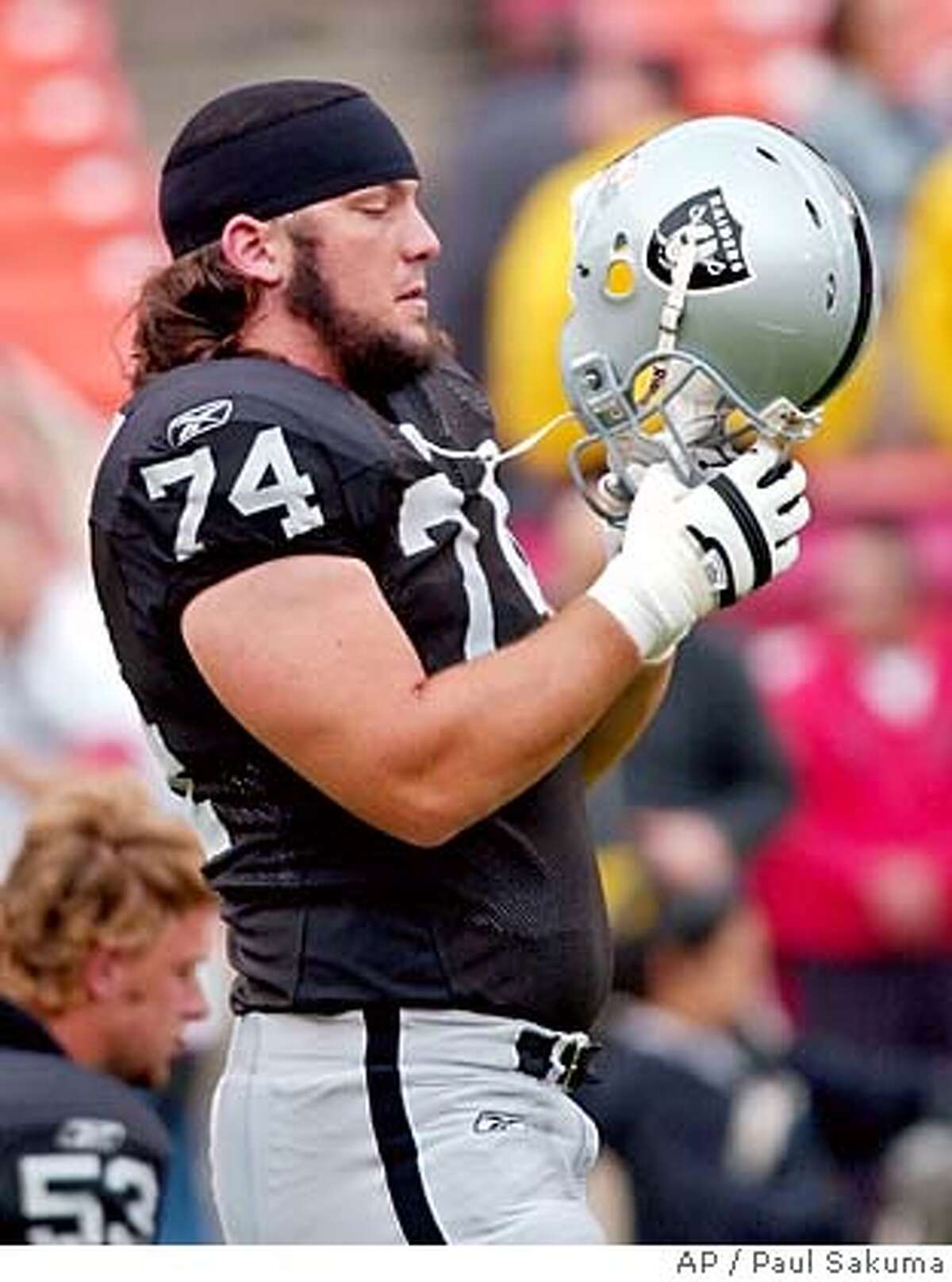 Injury-ridden Raiders lean on their patchwork O-line / Slaughter, Badger to  fill key spots