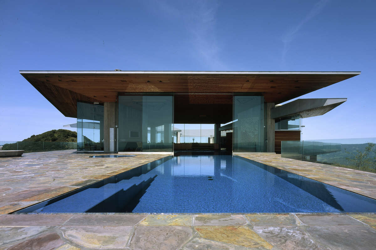 Hilltop Aerie / A Los Angeles architect fulfills a Bay Area couple's