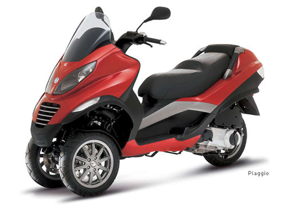 TWO FRONT WHEELS / Piaggio's MP3 scooter-trike: First, the ...