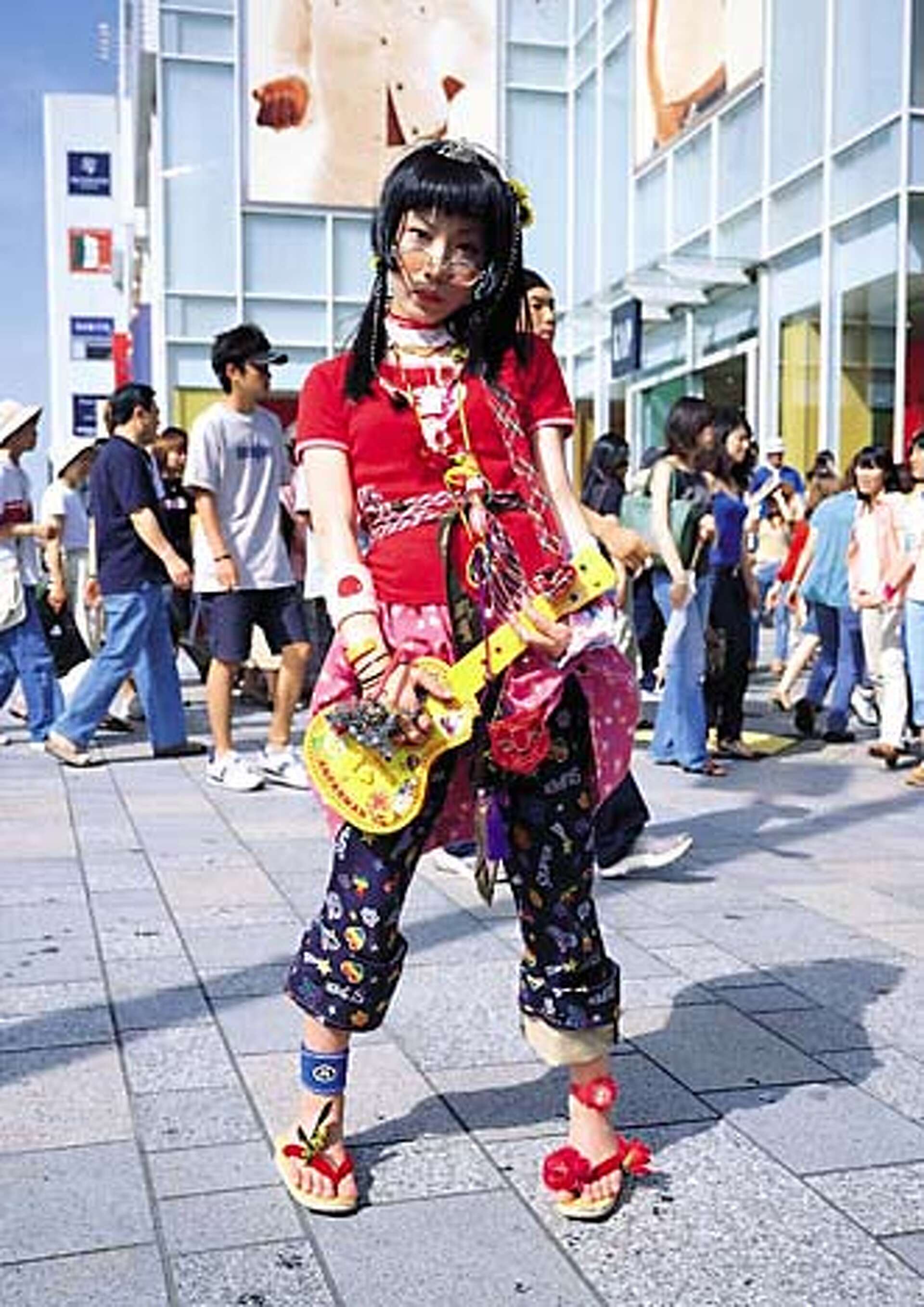 FRUITS PHAIDON ストリートファッション TOKYO A-GO-GO / COOL TEENS IN HARAJUKU MAKE A FASHION